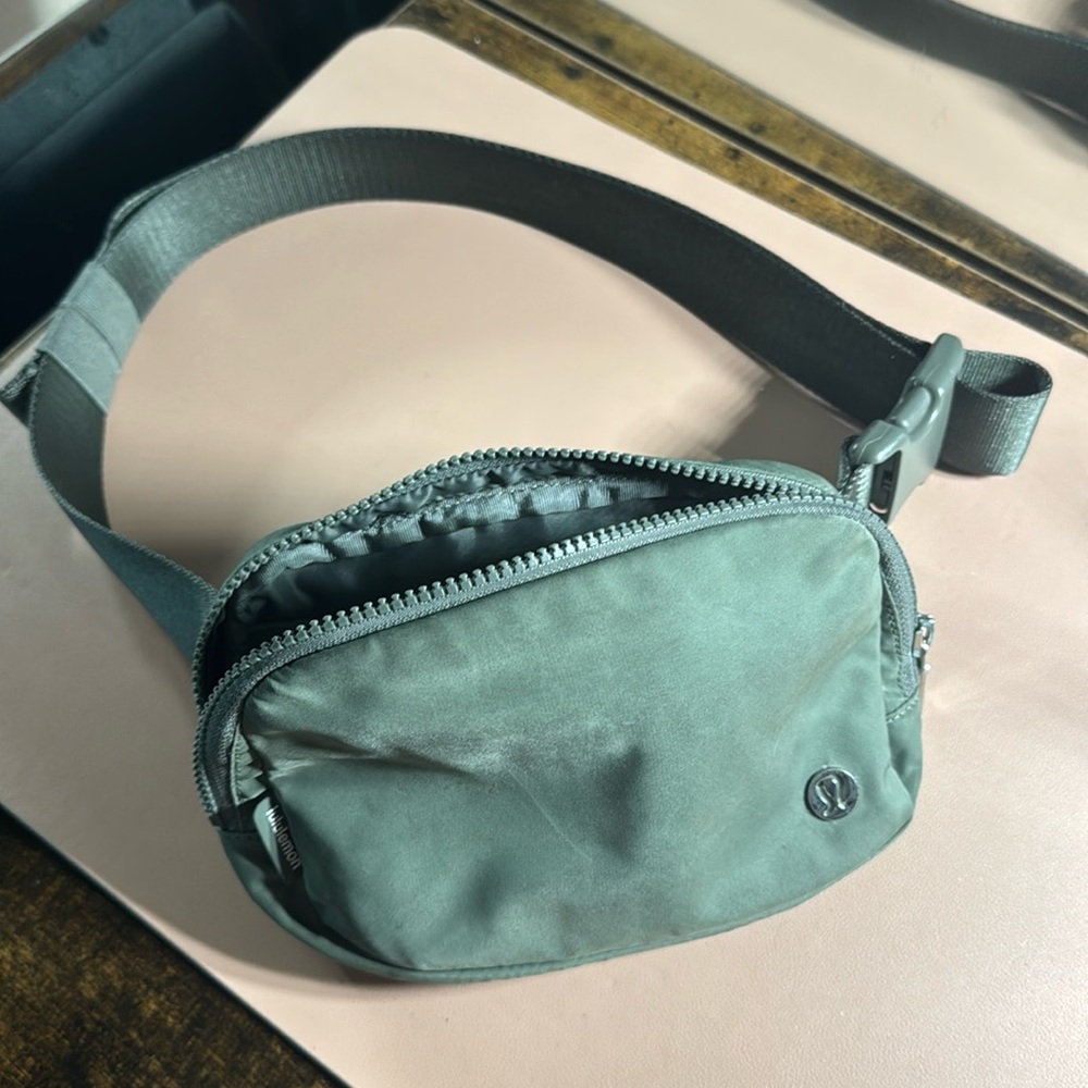 lululemon Everywhere Belt Bag